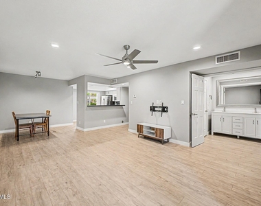 9465 N 92nd Street - Photo Thumbnail 6