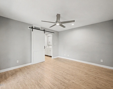 9465 N 92nd Street - Photo Thumbnail 12