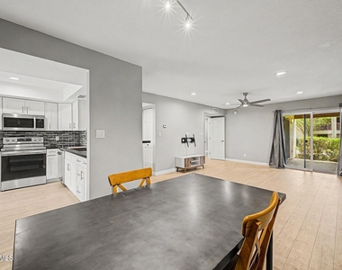 9465 N 92nd Street - Photo Thumbnail 7
