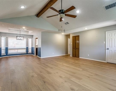 8 Winding Creek Court - Photo Thumbnail 3