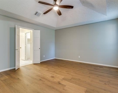 8 Winding Creek Court - Photo Thumbnail 10