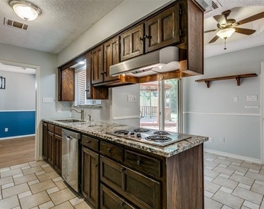 8 Winding Creek Court - Photo Thumbnail 5
