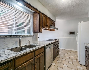 8 Winding Creek Court - Photo Thumbnail 4