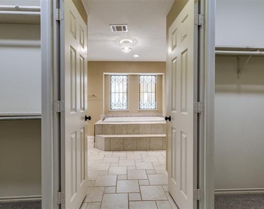 8 Winding Creek Court - Photo Thumbnail 12