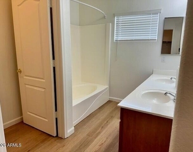 7978 W Waltann Lane - Photo Thumbnail 8