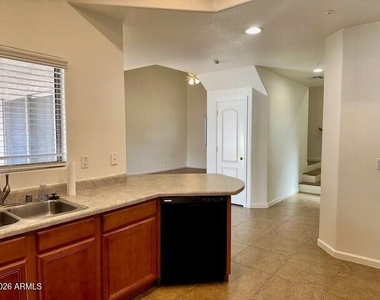 7978 W Waltann Lane - Photo Thumbnail 2