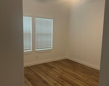 2715 Grafton Avenue - Photo Thumbnail 10