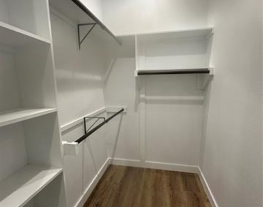 2715 Grafton Avenue - Photo Thumbnail 9