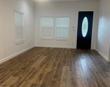 2715 Grafton Avenue - Photo Thumbnail 2