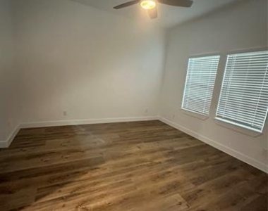 2715 Grafton Avenue - Photo Thumbnail 7