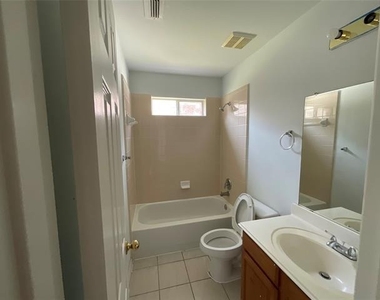 4201 Abingdon Drive - Photo Thumbnail 9