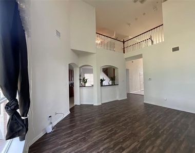 4201 Abingdon Drive - Photo Thumbnail 6