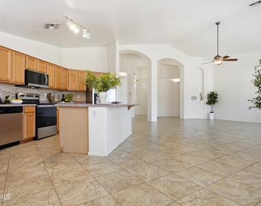 4441 E Cottonwood Lane - Photo Thumbnail 10