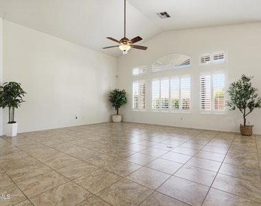4441 E Cottonwood Lane - Photo Thumbnail 14