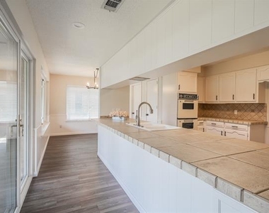 1100 Purdue Drive - Photo Thumbnail 11