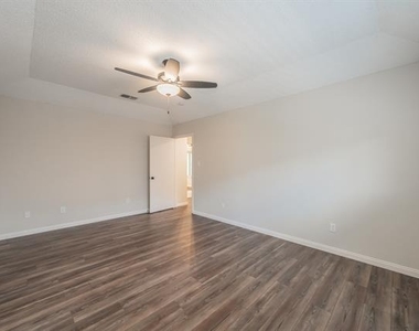 1100 Purdue Drive - Photo Thumbnail 33