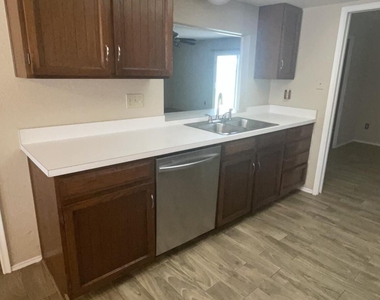 3468 E Hearn Road - Photo Thumbnail 3