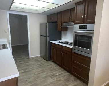 3468 E Hearn Road - Photo Thumbnail 2