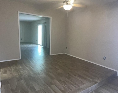 3468 E Hearn Road - Photo Thumbnail 6