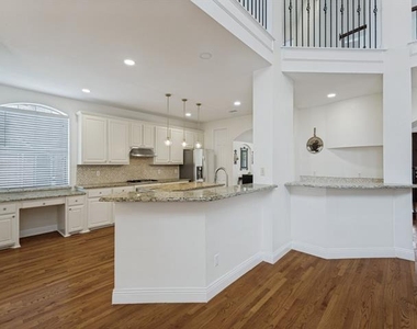 729 Driftwood Drive - Photo Thumbnail 9