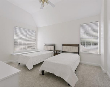 729 Driftwood Drive - Photo Thumbnail 21