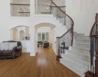 729 Driftwood Drive - Photo Thumbnail 5