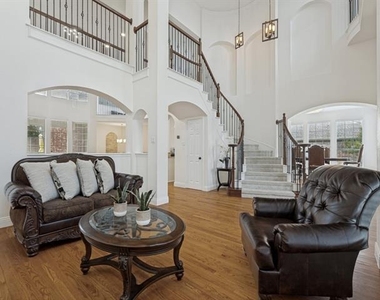 729 Driftwood Drive - Photo Thumbnail 4