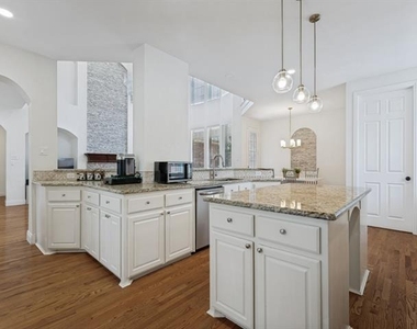 729 Driftwood Drive - Photo Thumbnail 8