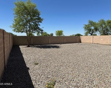 11815 W Daley Court - Photo Thumbnail 11