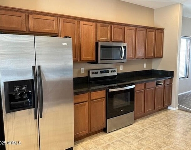 11815 W Daley Court - Photo Thumbnail 2