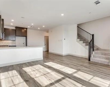 433 Matchbox Street - Photo Thumbnail 1