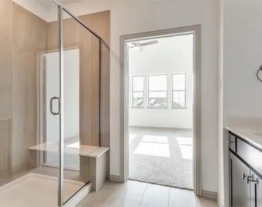 433 Matchbox Street - Photo Thumbnail 7