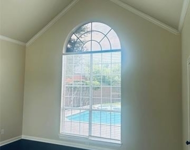 3828 Elgin Drive - Photo Thumbnail 2