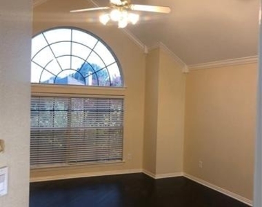 3828 Elgin Drive - Photo Thumbnail 14