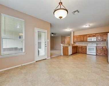 2701 Mockingbird Street - Photo Thumbnail 4