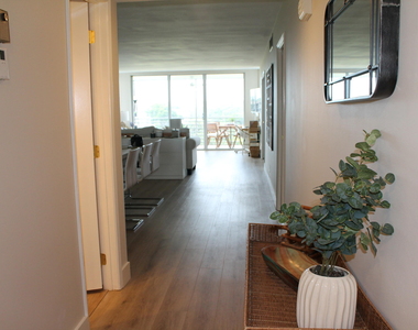3520 Oaks Way - Photo Thumbnail 3