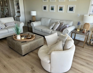 3520 Oaks Way - Photo Thumbnail 9