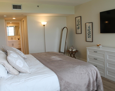 3520 Oaks Way - Photo Thumbnail 20