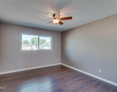 831 E Stephens Drive - Photo Thumbnail 17