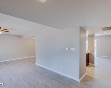 831 E Stephens Drive - Photo Thumbnail 4