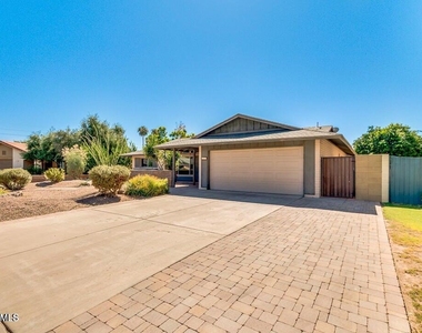 831 E Stephens Drive - Photo Thumbnail 1