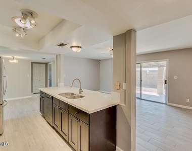 831 E Stephens Drive - Photo Thumbnail 7