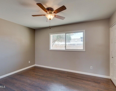 831 E Stephens Drive - Photo Thumbnail 16