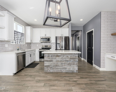 542 E Bamboo Lane - Photo Thumbnail 4