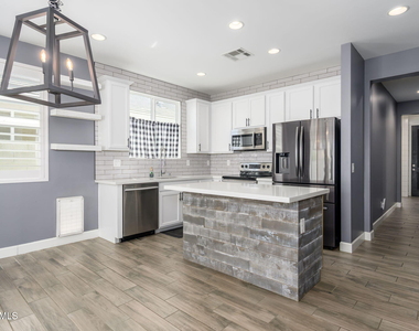 542 E Bamboo Lane - Photo Thumbnail 3