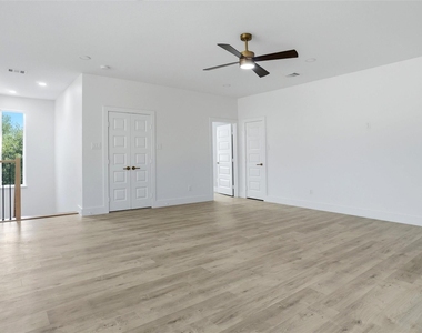 400 Hideaway Court - Photo Thumbnail 23