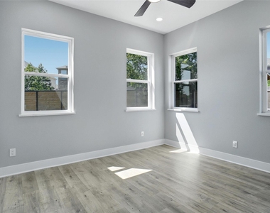 400 Hideaway Court - Photo Thumbnail 15