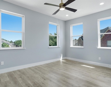 400 Hideaway Court - Photo Thumbnail 32