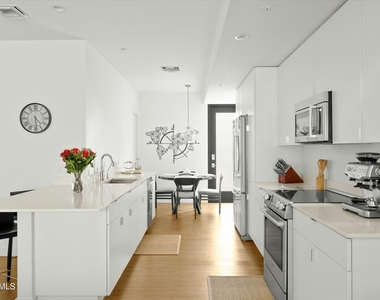 1717 N 1st Avenue - Photo Thumbnail 1