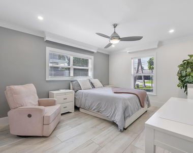 725 Ne 36th Street - Photo Thumbnail 15